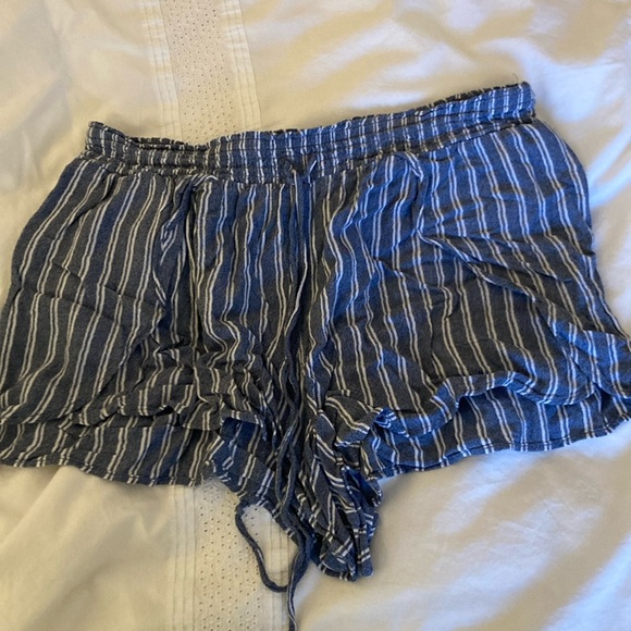 AMERICAN EAGLE Flowy Shorts - Picture 2 of 7